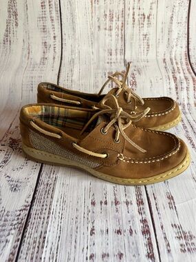 Women’s white mountain Casual Brown Boat Shoes with Lace-Up Design